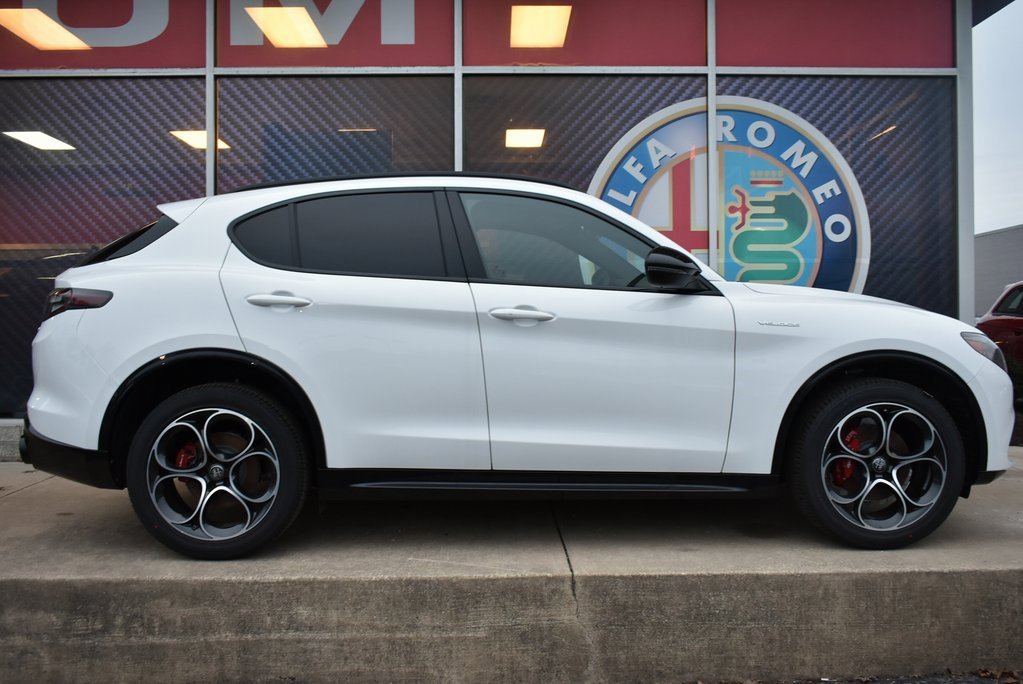 New 2025 Alfa Romeo Stelvio Sprint w/ Veloce Package image 2