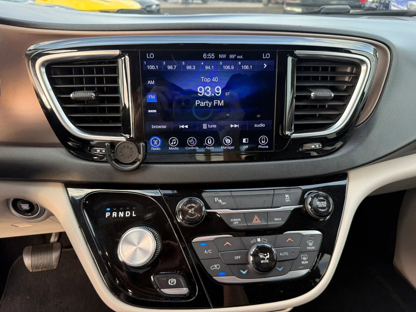 Used 2017 Chrysler Pacifica Touring-L Plus FWD image 16