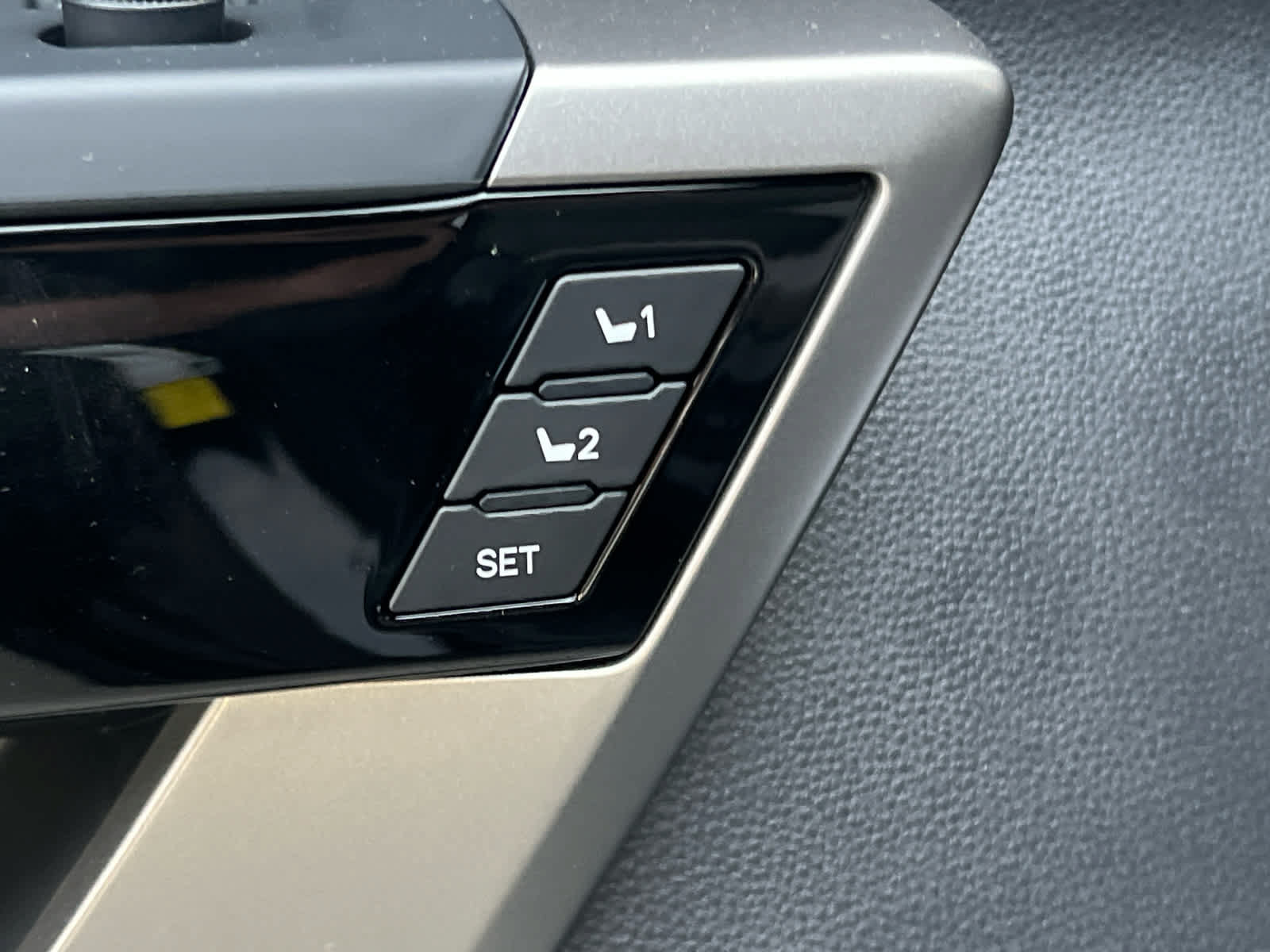 New 2026 Toyota Tundra Limited AWD/4WD image 16