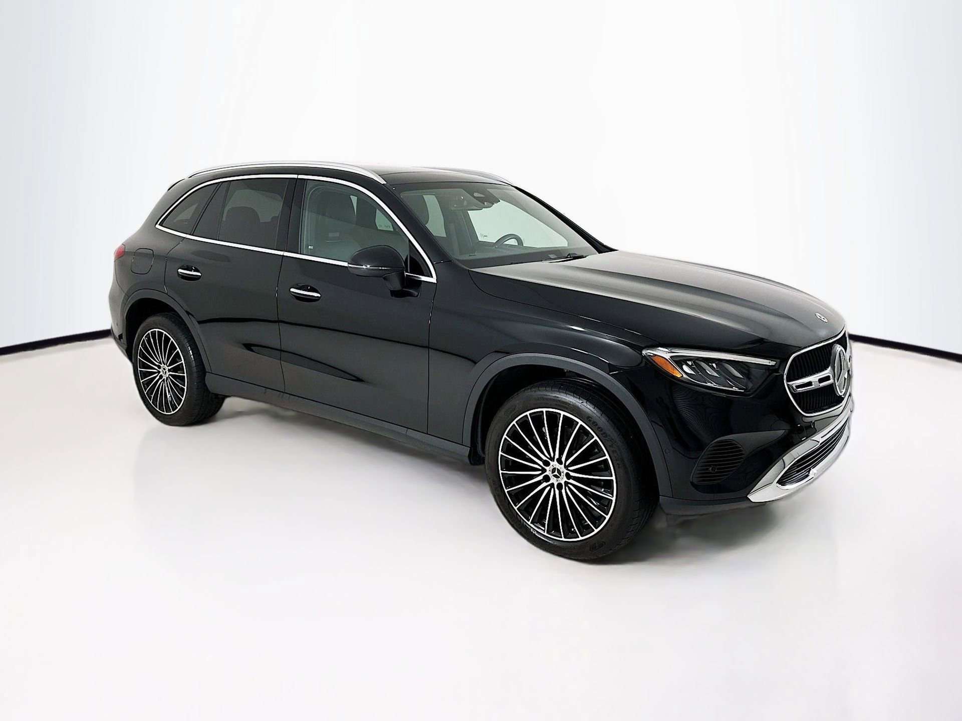 Certified 2025 Mercedes-Benz GLC 300 image 1