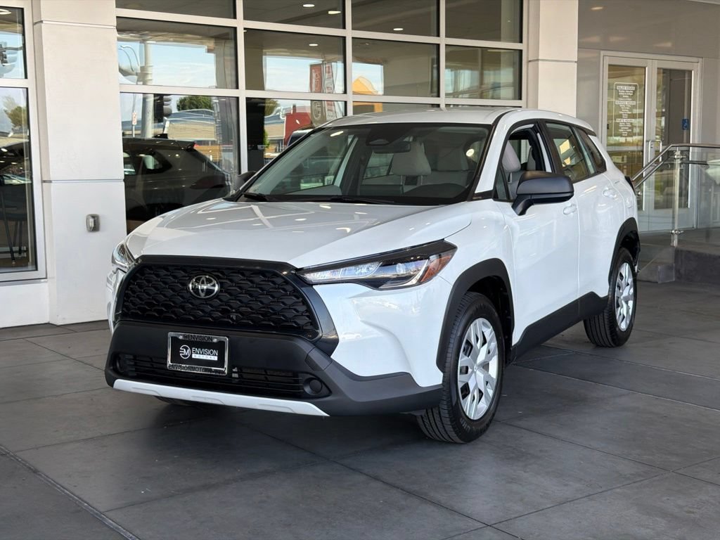 Used 2024 Toyota Corolla Cross L FWD image 2