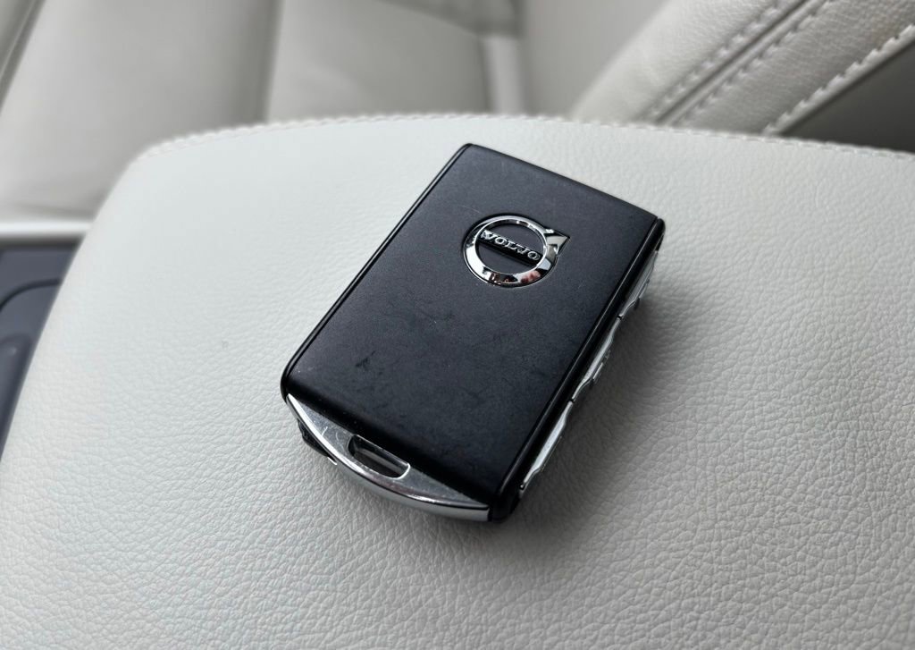 Certified 2023 Volvo XC40 B5 Plus w/ Driver Assist Package image 31