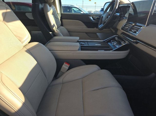 Used 2024 Lincoln Navigator Reserve image 8