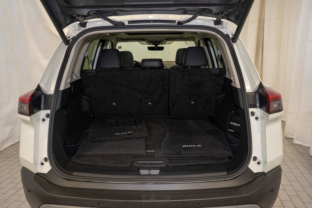 Used 2023 Nissan Rogue SV w/ SV Premium B Package image 5