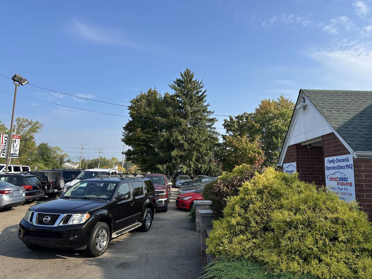 Used 2011 Nissan Pathfinder Silver image 1