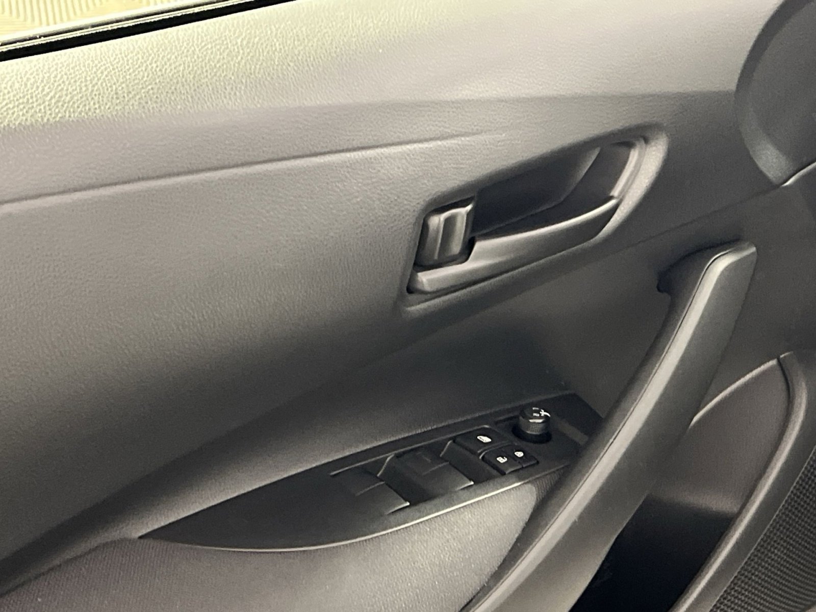 Used 2025 Toyota Corolla LE image 15