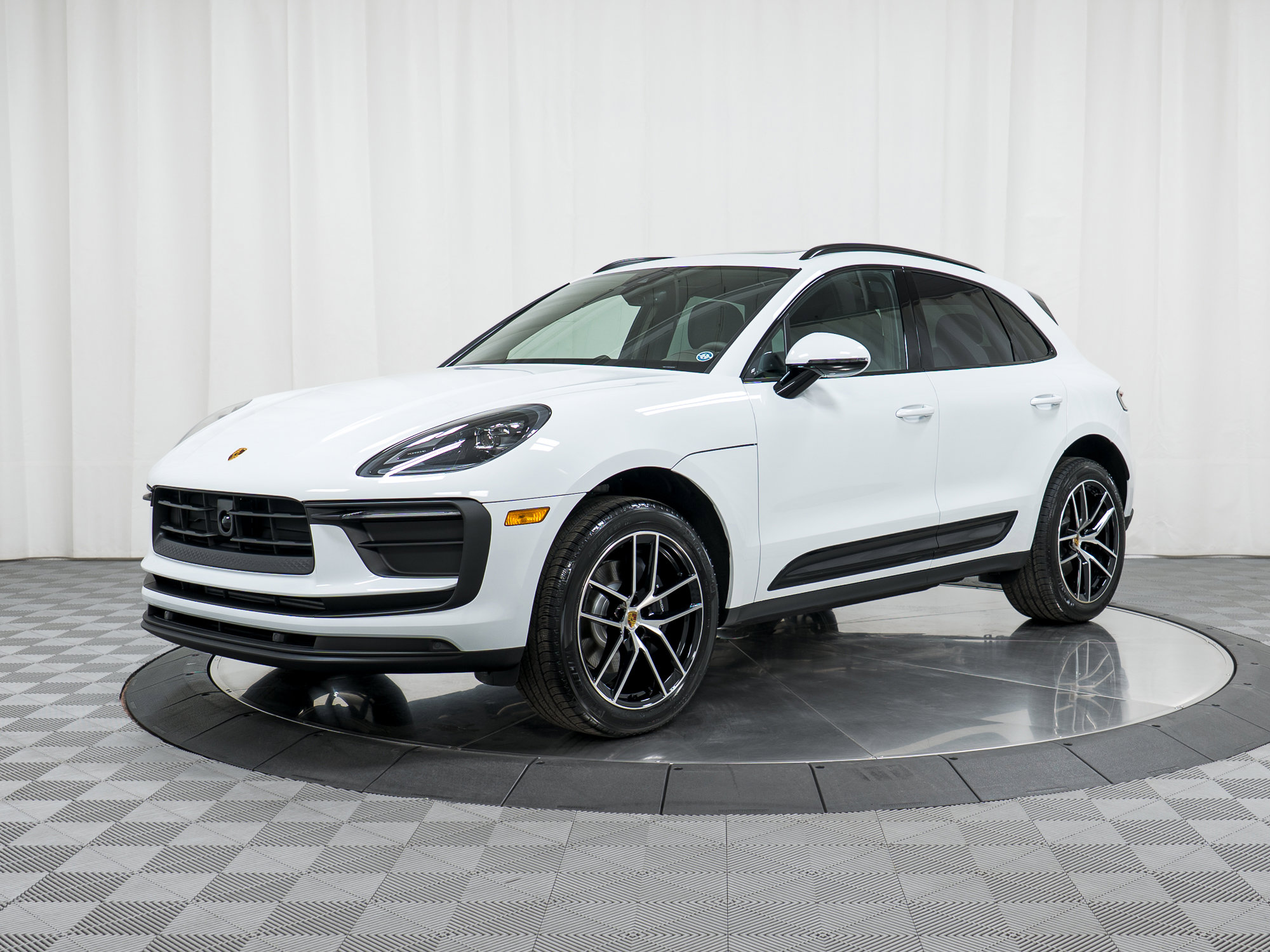 New 2026 Porsche Macan AWD/4WD image 1