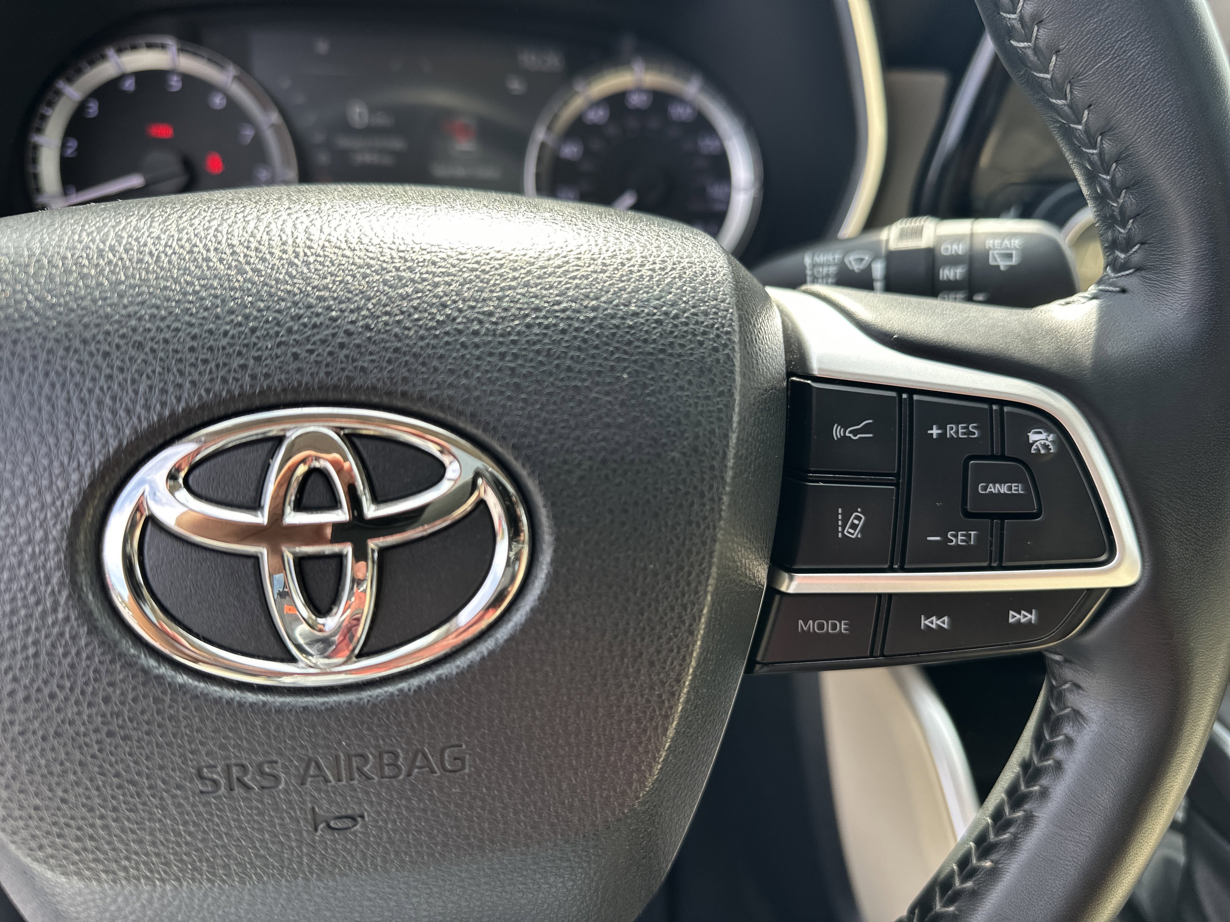 Used 2023 Toyota Highlander XLE image 27