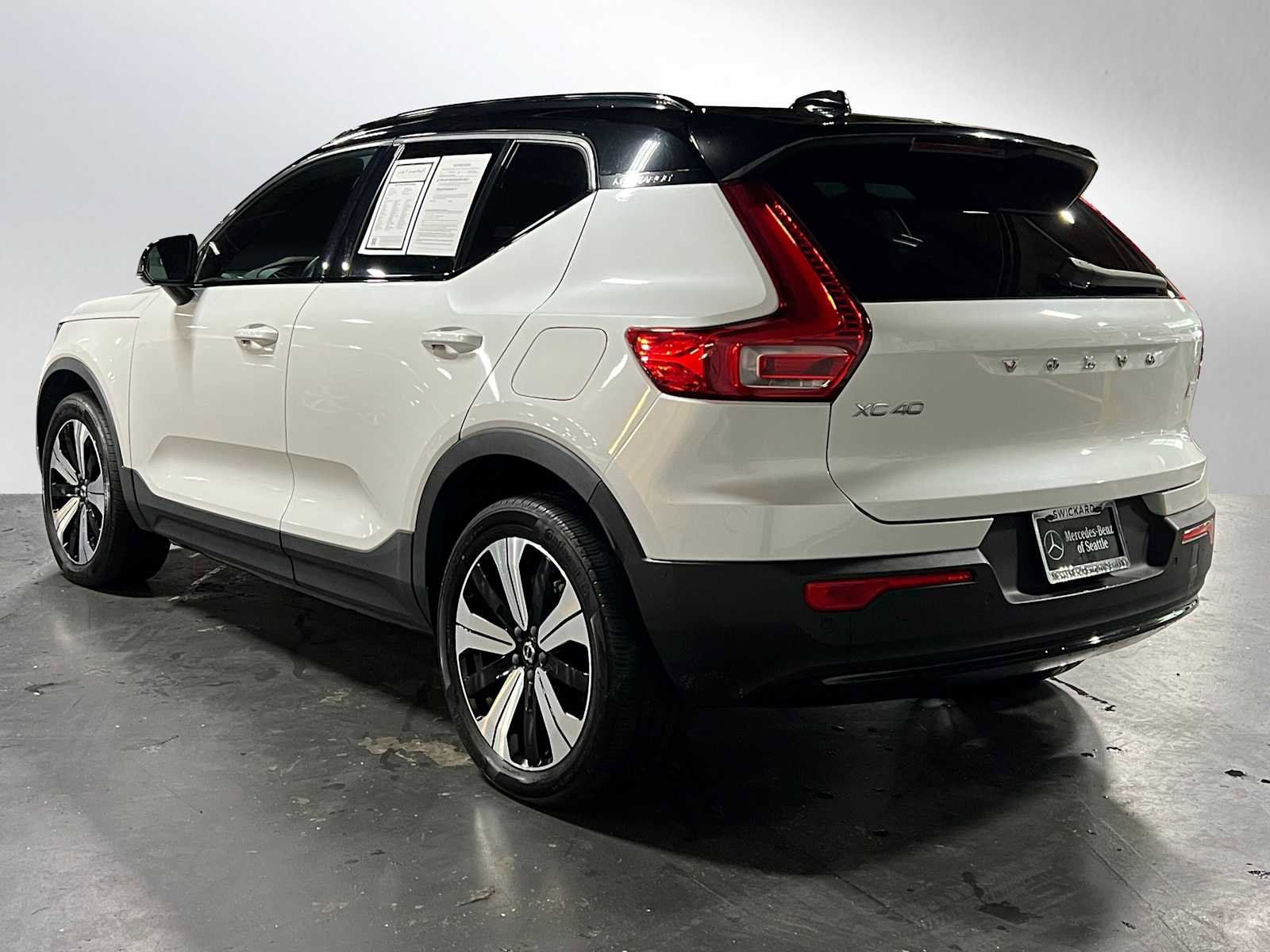 Used 2023 Volvo XC40 Recharge Plus AWD/4WD image 5