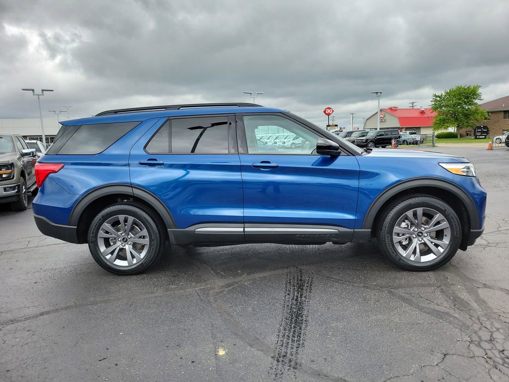 Certified 2023 Ford Explorer XLT w/ Equipment Group 202A AWD/4WD image 3