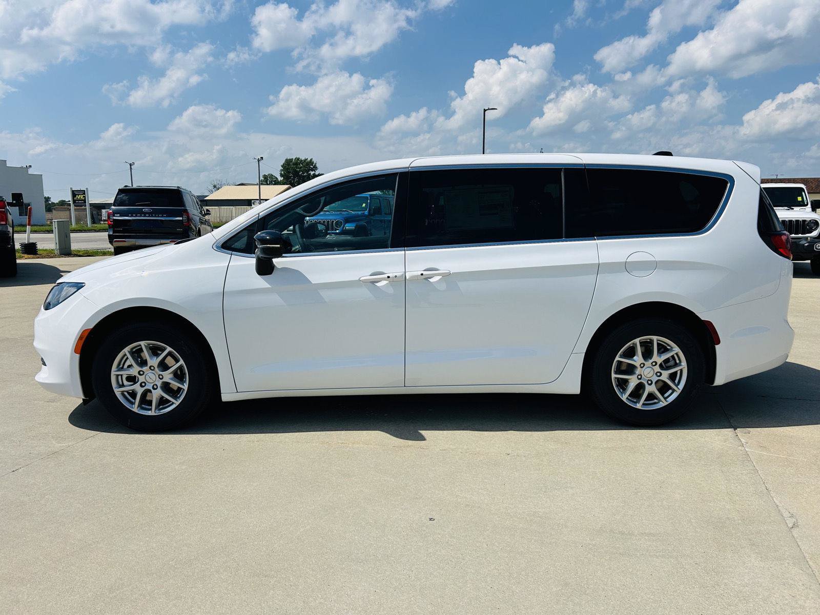 New 2027 Chrysler Pacifica LX FWD image 36