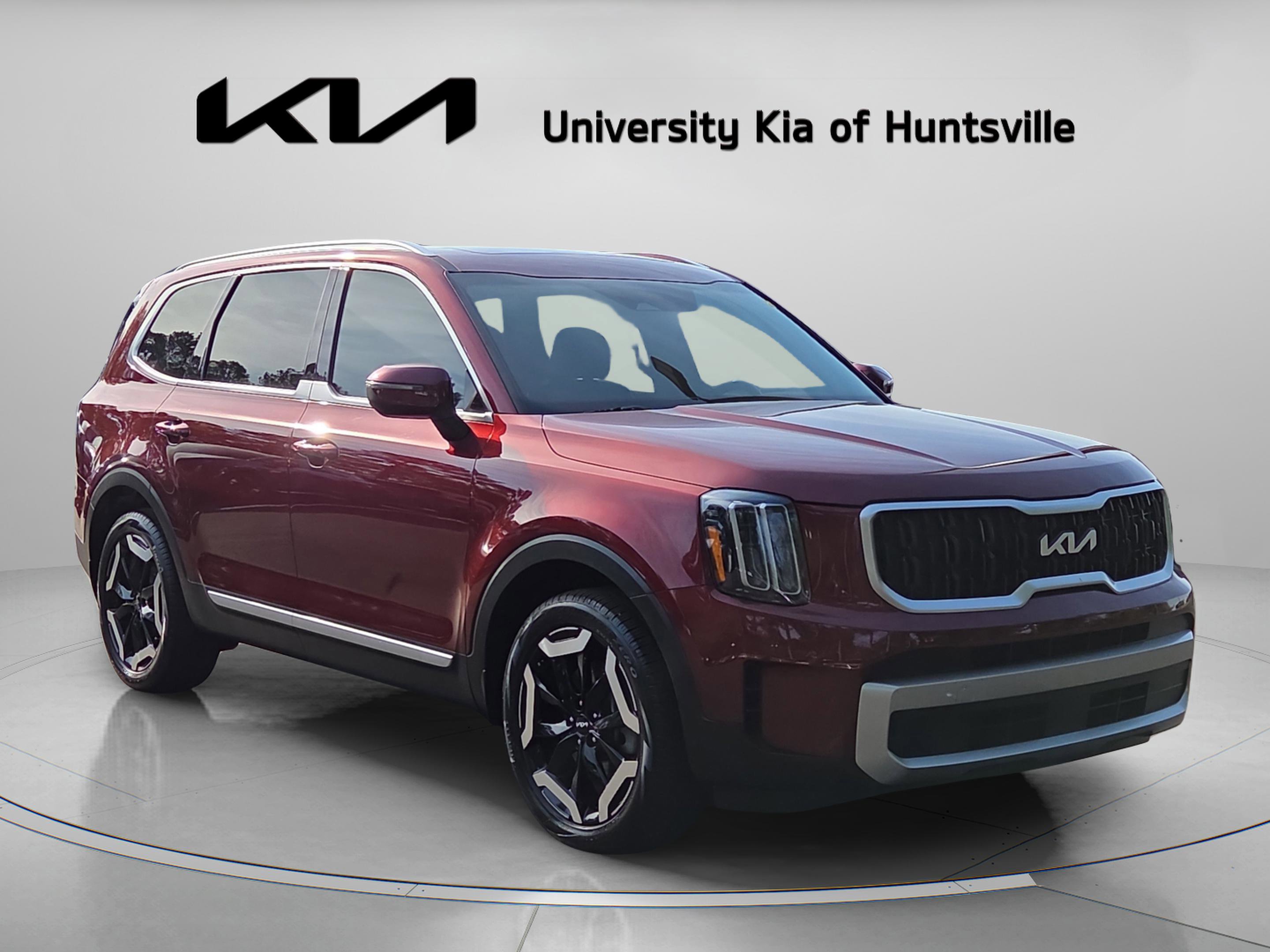 Used 2023 Kia Telluride EX w/ EX Captain's Chair Package image 1