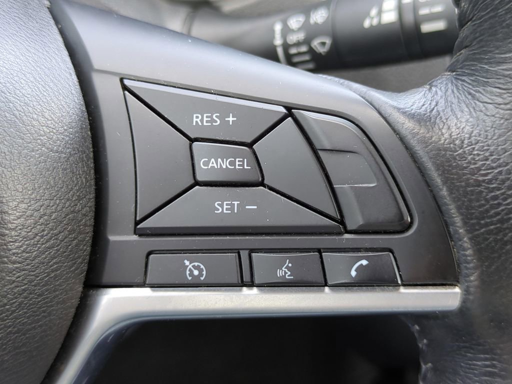 Used 2018 Nissan Rogue SV image 23