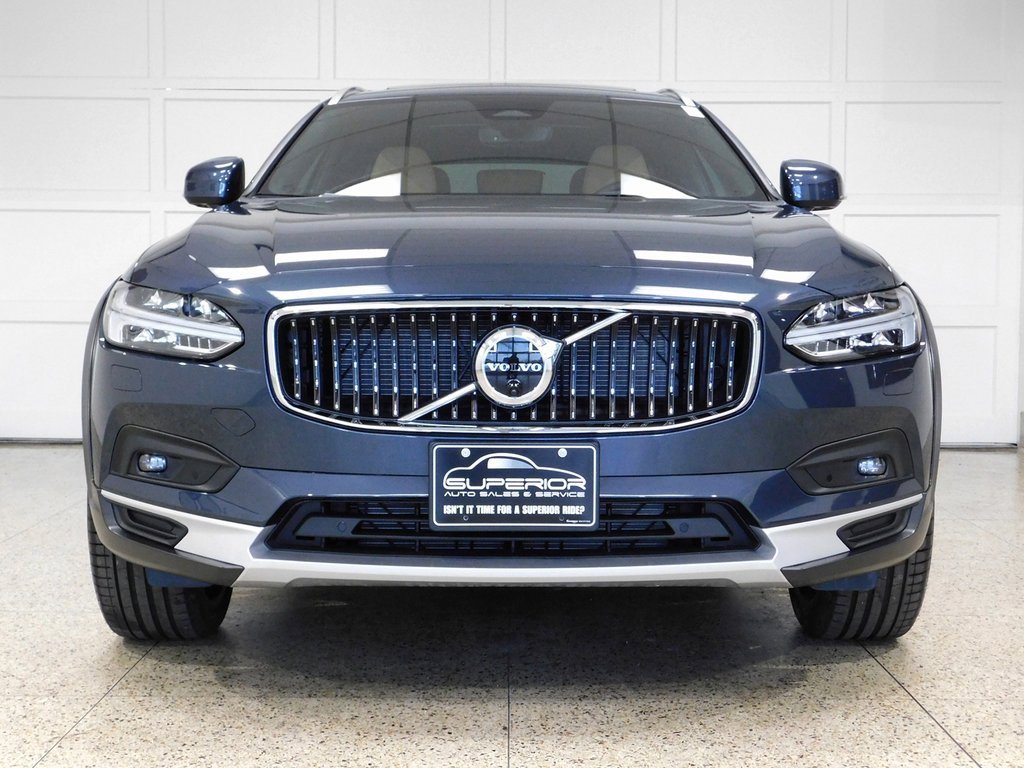 Used 2026 Volvo V90 B6 Cross Country Ultra image 2