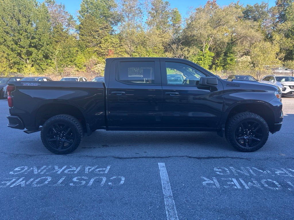 Certified 2023 Chevrolet Silverado 1500 Custom Trail Boss w/ LPO, Dark Essentials Package AWD/4WD image 4