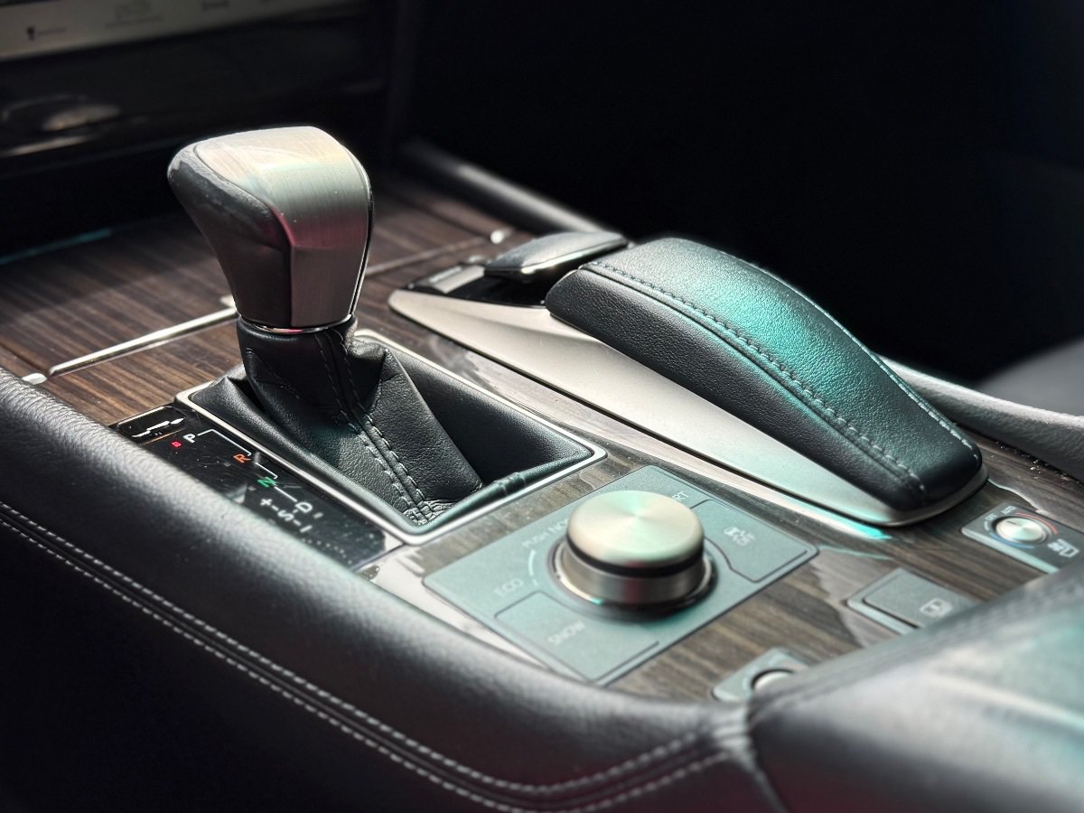 Used 2013 Lexus LS 460 w/ Comfort Pkg RWD image 26