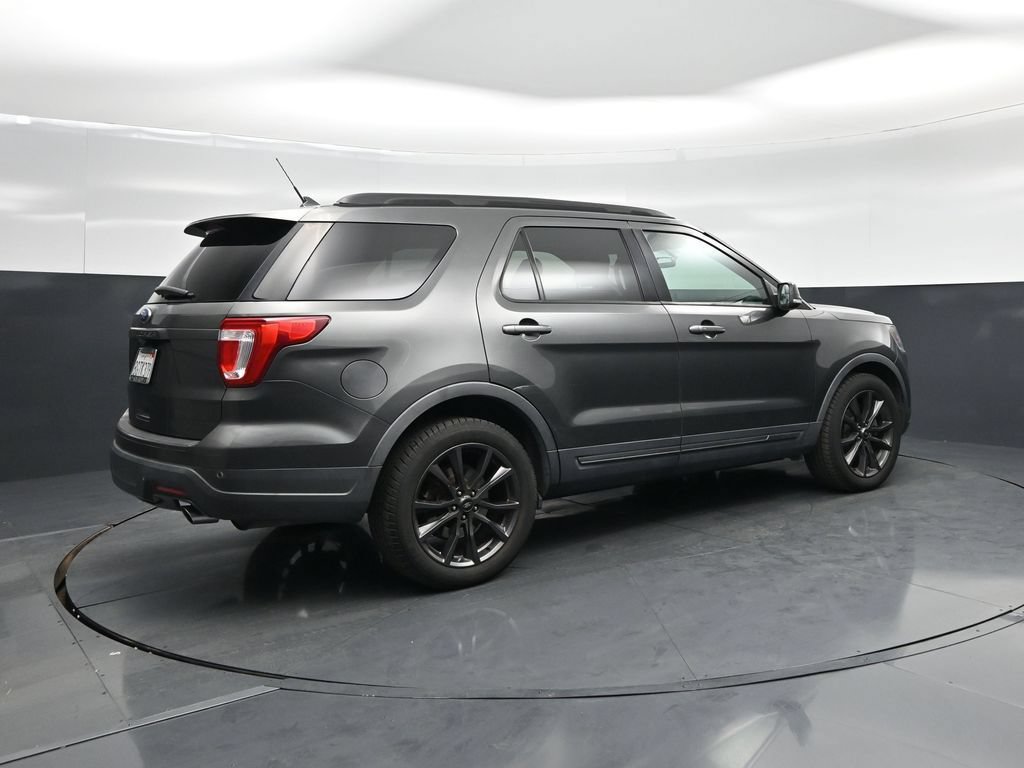 Used 2018 Ford Explorer XLT w/ Equipment Group 202A FWD image 26