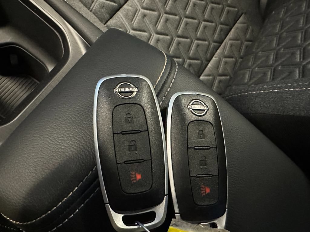 Used 2025 Nissan Kicks SV AWD/4WD image 16