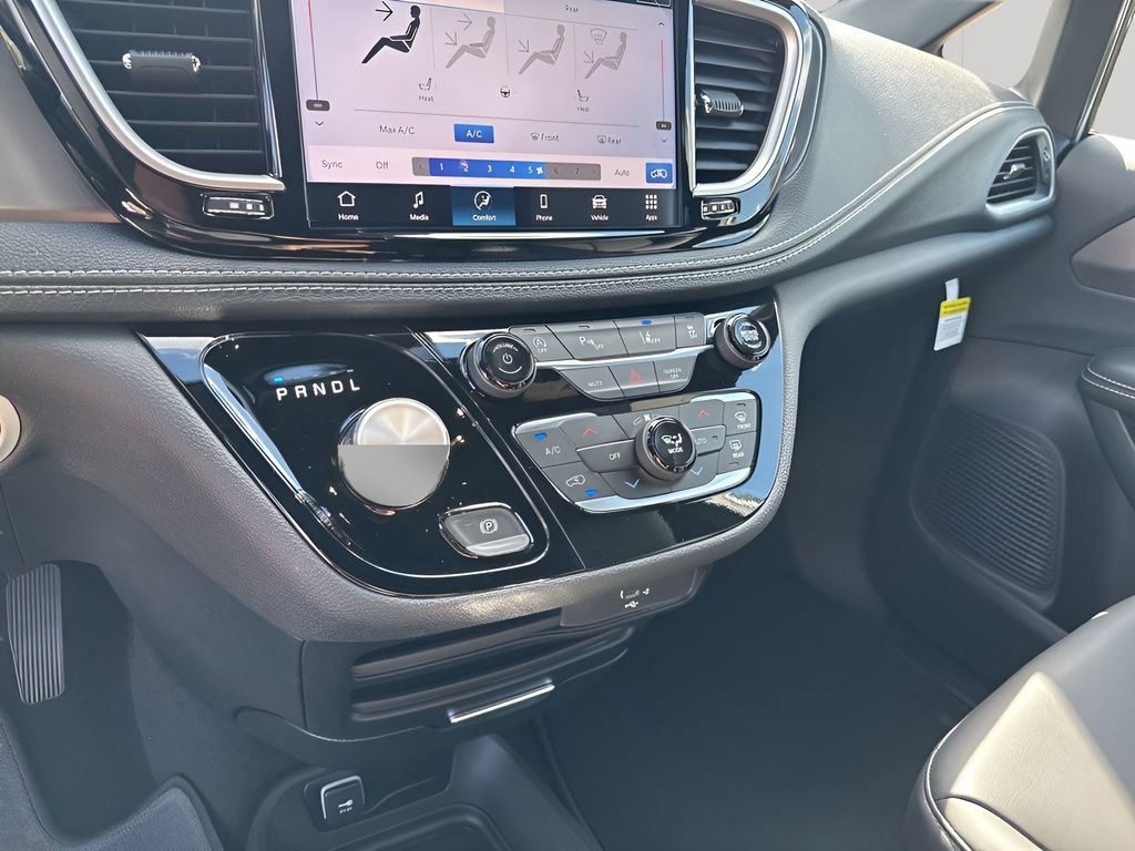 New 2026 Chrysler Pacifica Select w/ S Appearance Package FWD image 38