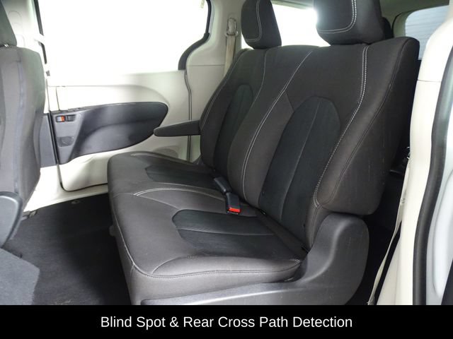Used 2021 Chrysler Voyager L FWD image 11