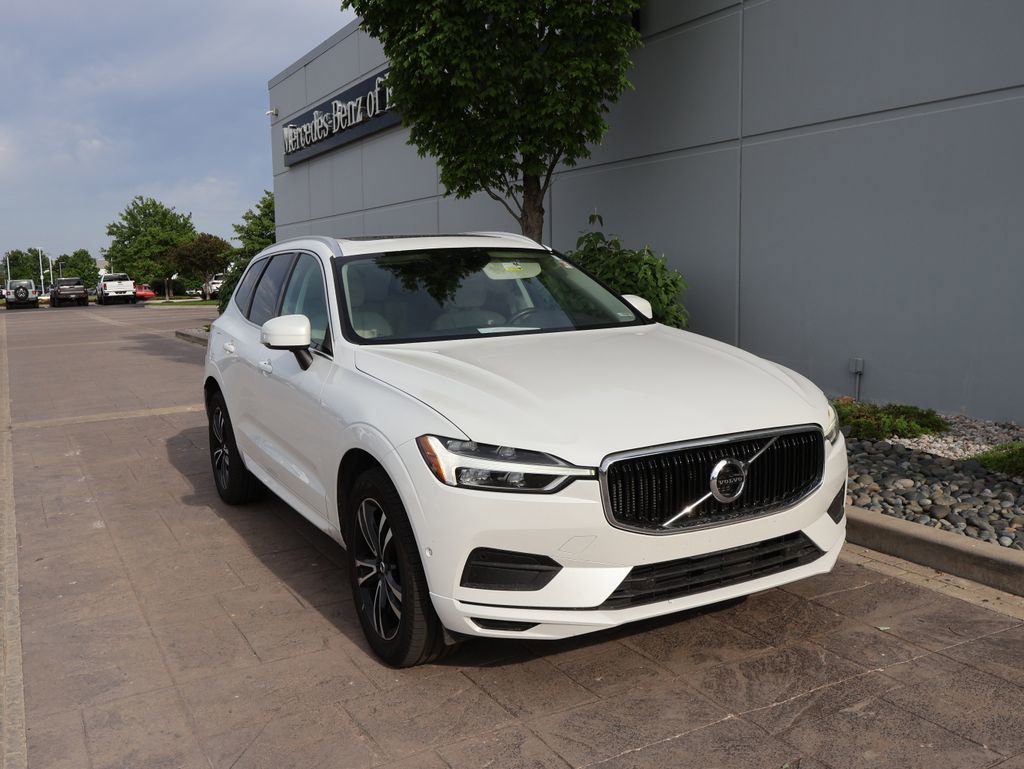 Used 2018 Volvo XC60 T6 Momentum w/ Convenience Package AWD/4WD image 1