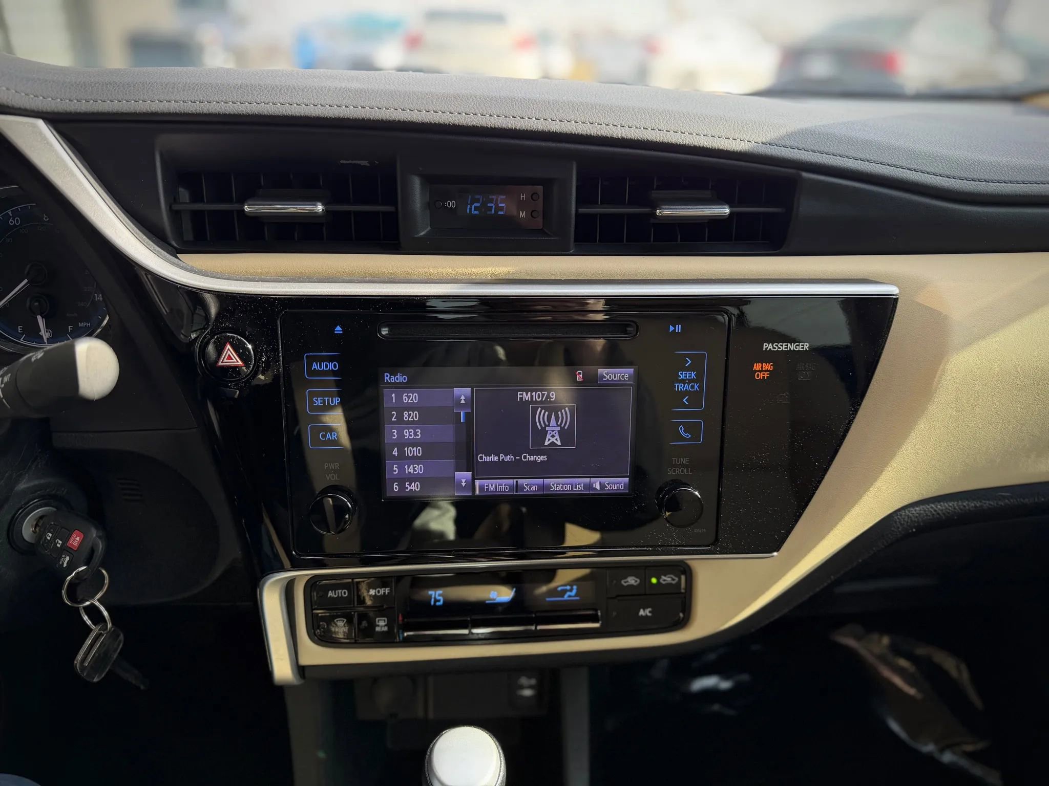 Used 2017 Toyota Corolla SE image 13