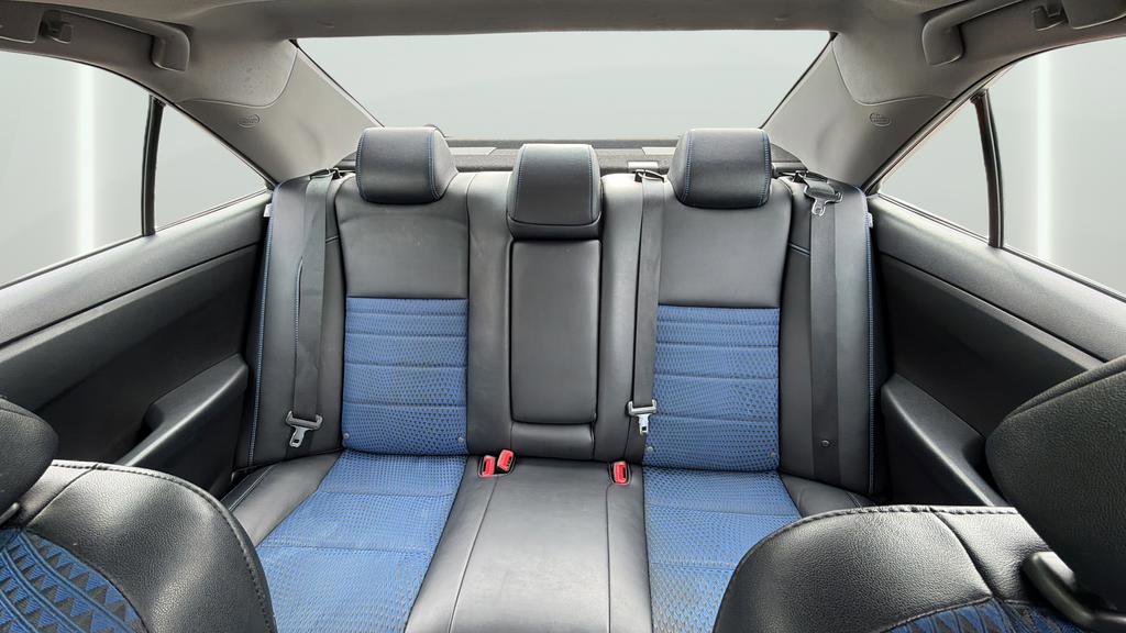 Used 2016 Toyota Camry SE image 32