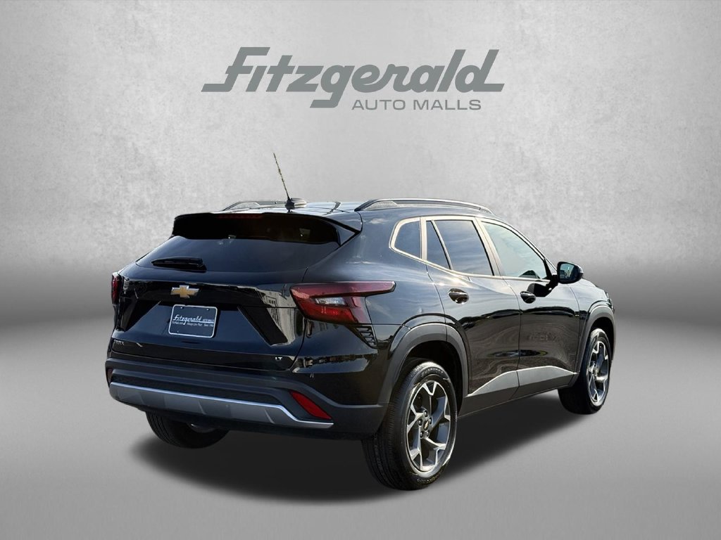 Used 2025 Chevrolet Trax LT FWD image 6