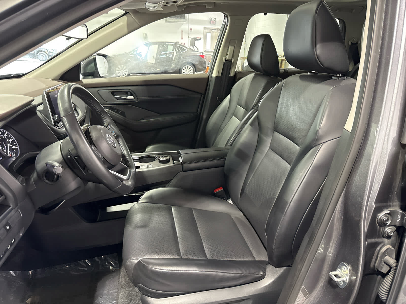 Certified 2023 Nissan Rogue SV w/ SV Premium B Package AWD/4WD image 4