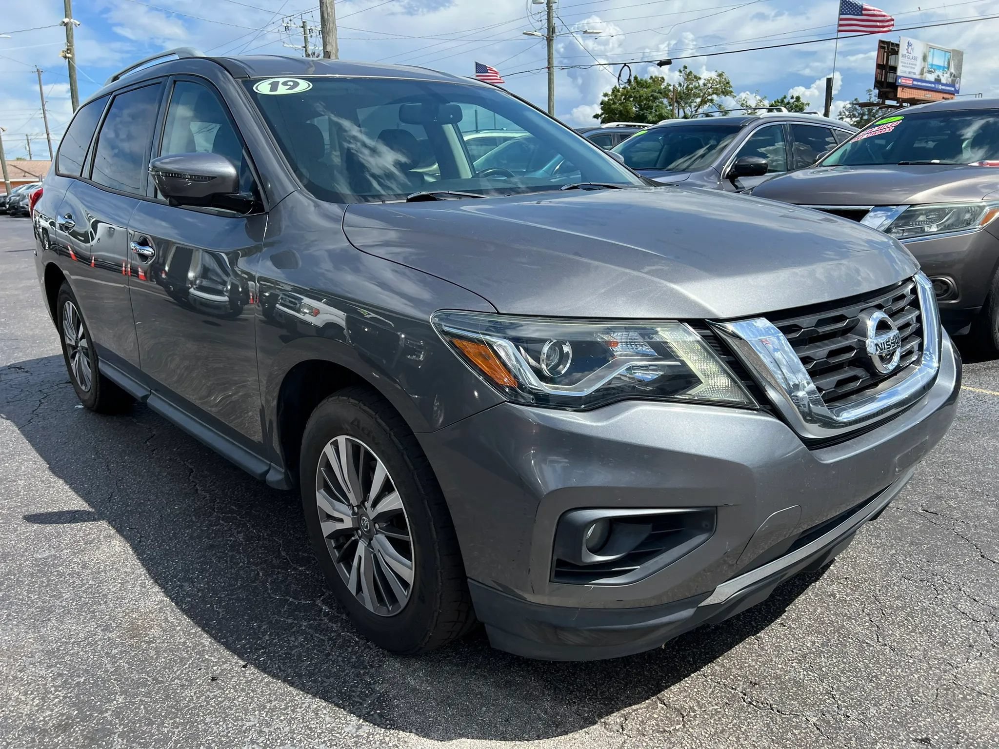Used 2019 Nissan Pathfinder SL FWD image 4