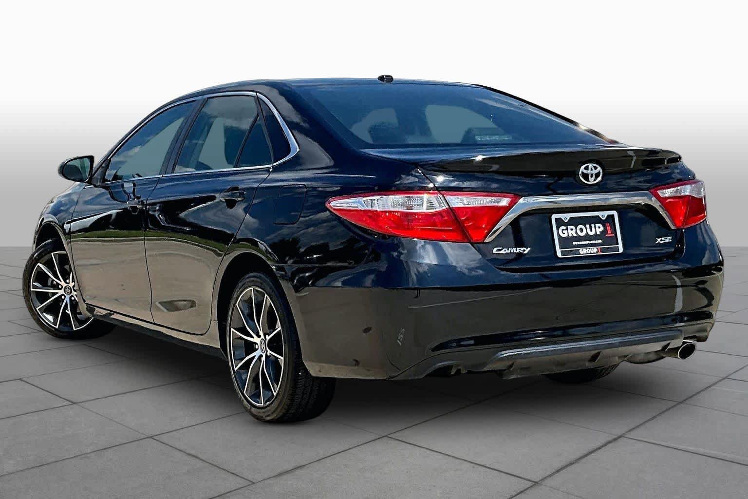 Used 2017 Toyota Camry XSE w/ Moonroof Package FWD image 12