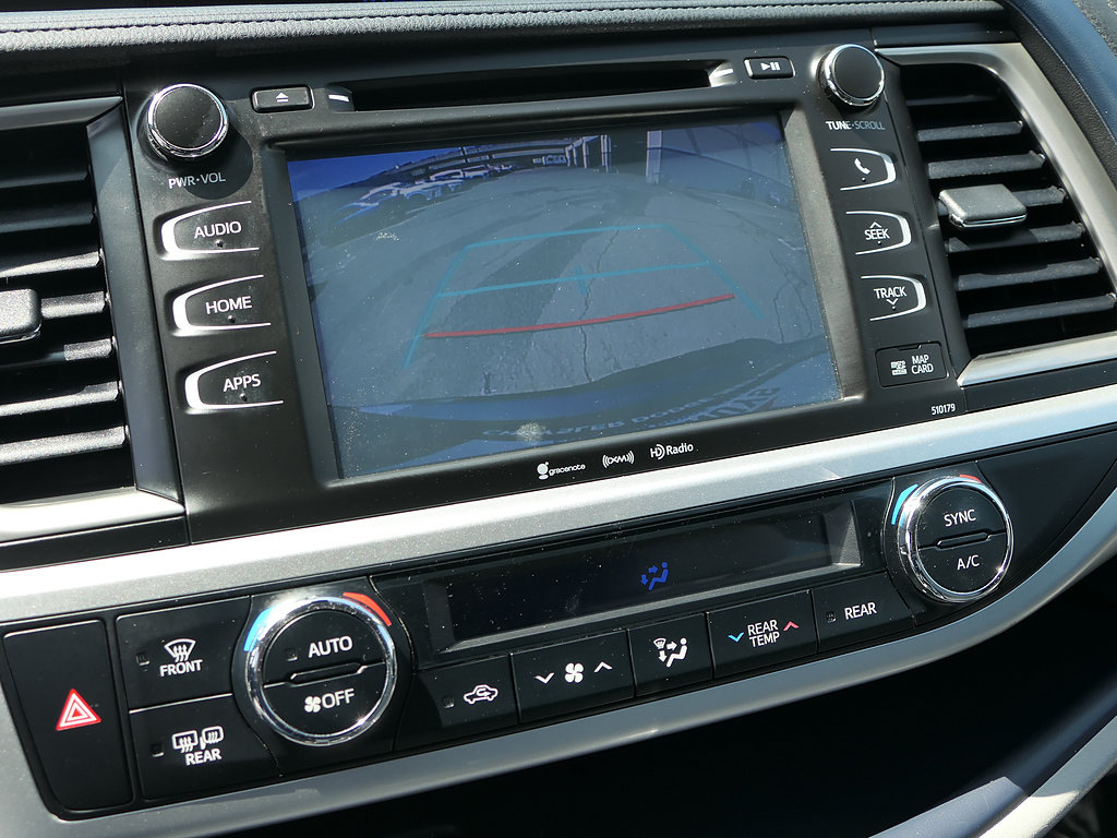 Used 2018 Toyota Highlander XLE FWD image 18