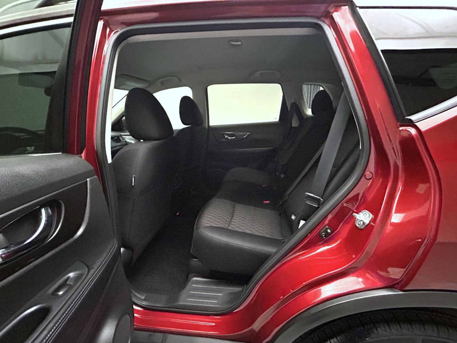 Used 2020 Nissan Rogue SV image 19