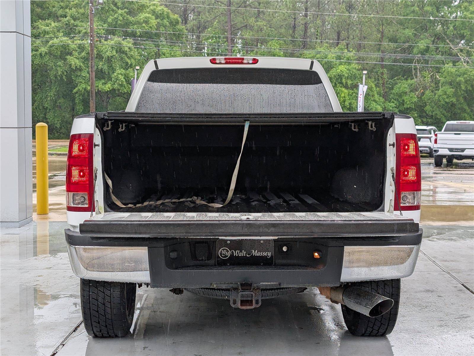 Used 2007 GMC Sierra 2500 SLE w/ EZ-Lift Tailgate Package RWD image 7