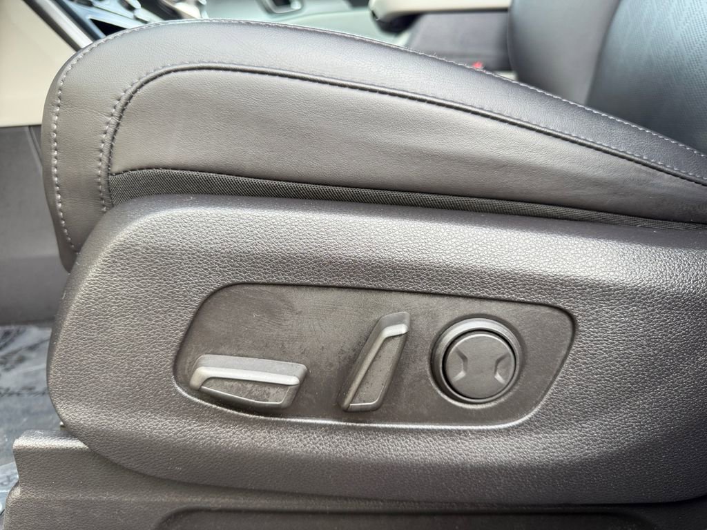 Used 2022 Kia Carnival LX image 10