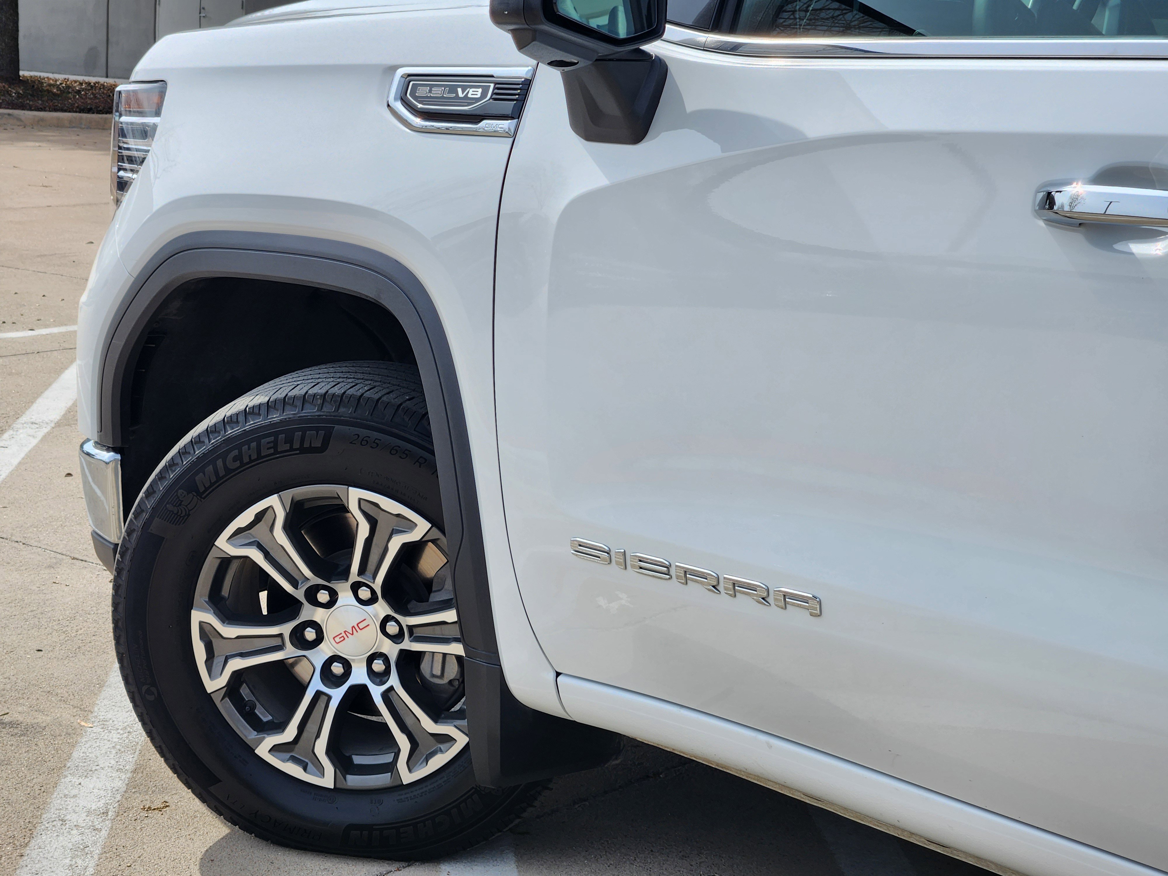 Used 2025 GMC Sierra 1500 SLT image 6