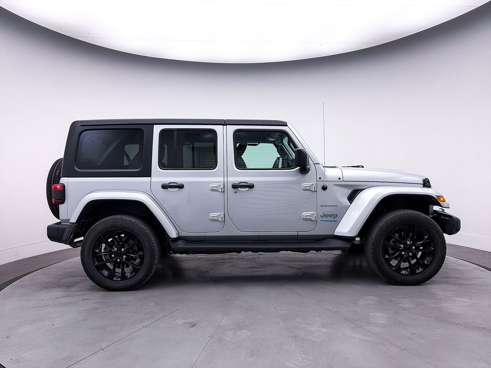 Used 2022 Jeep Wrangler Unlimited Sahara w/ Cold Weather Group image 42