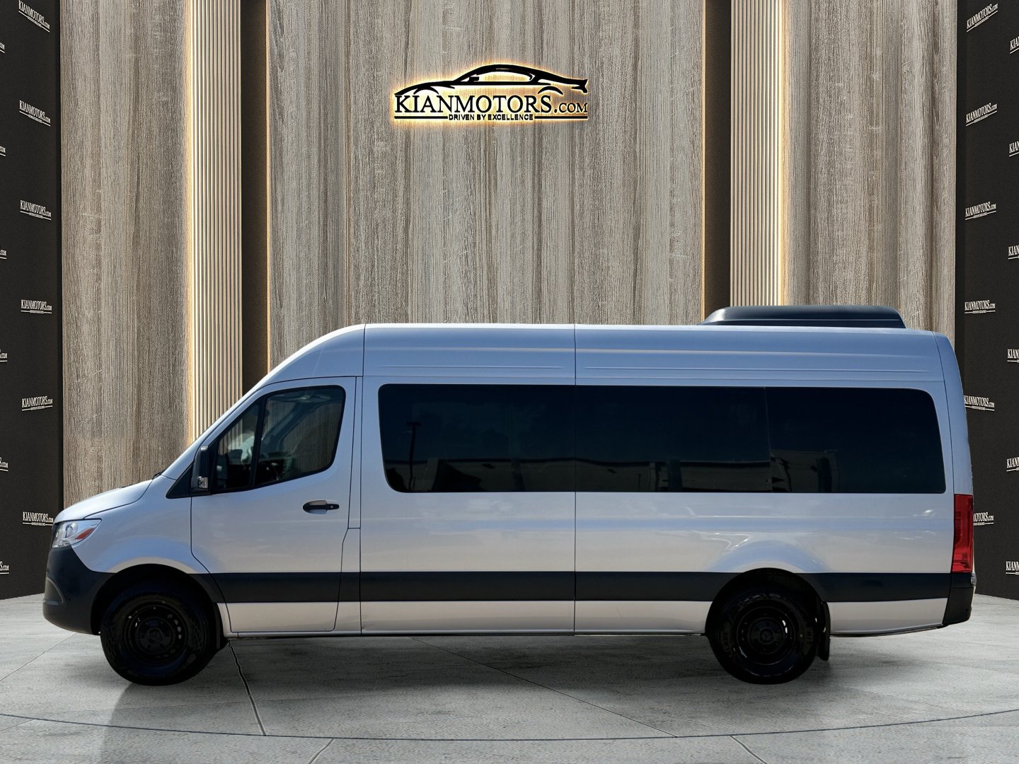 Used 2024 Mercedes-Benz Sprinter 2500 image 4