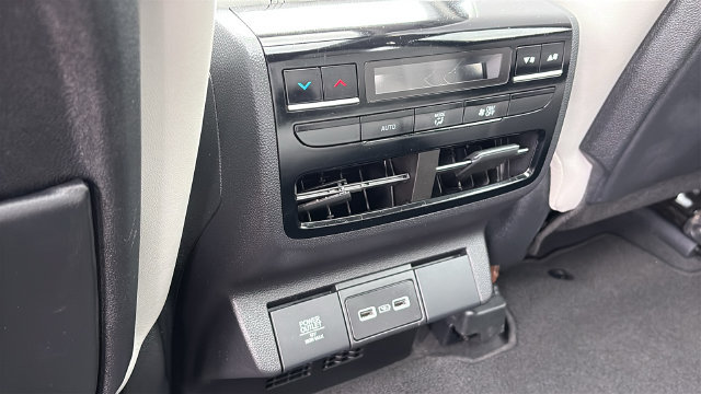 Used 2023 Acura MDX w/ Technology Package AWD/4WD image 28