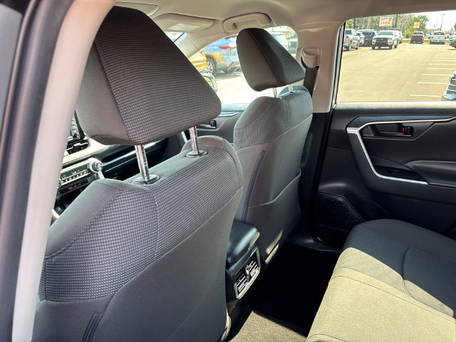 Used 2022 Toyota RAV4 LE AWD/4WD image 10