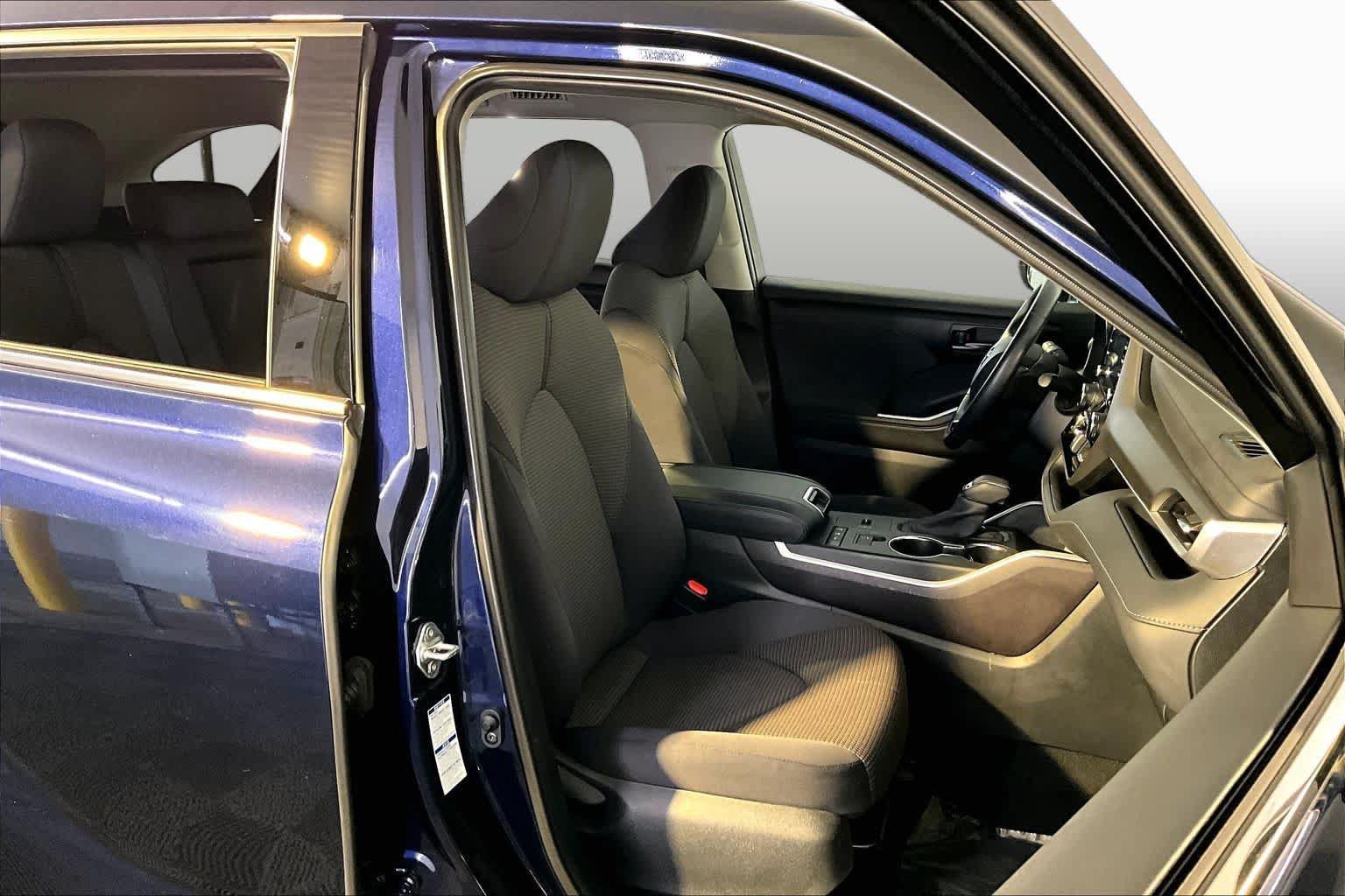 Used 2020 Toyota Highlander LE AWD/4WD image 8