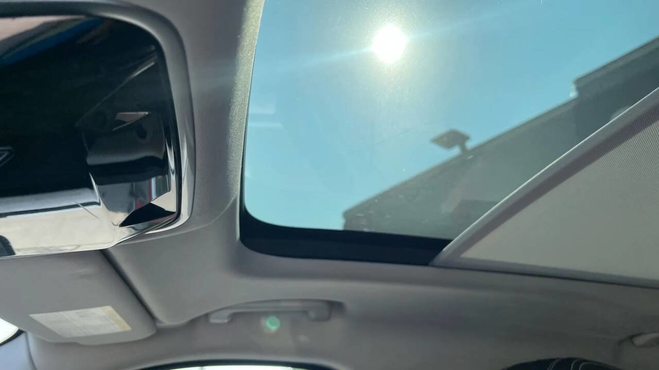 Used 2018 Land Rover Range Rover Velar S image 30