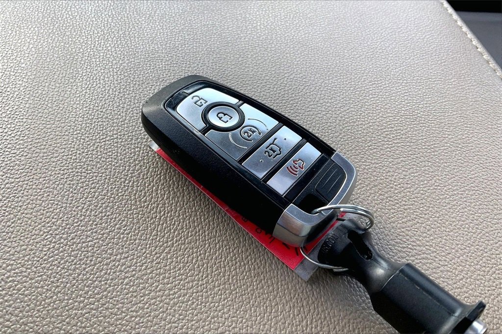 Used 2023 Ford Expedition Limited image 27