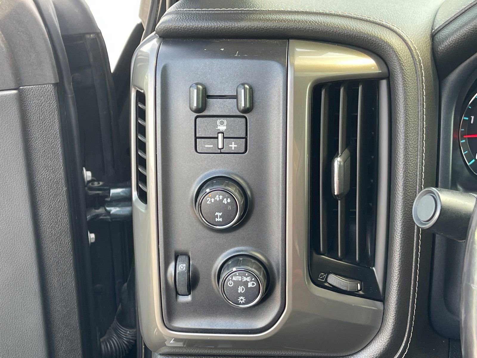 Used 2019 Chevrolet Silverado 3500 High Country w/ Duramax Plus Package AWD/4WD image 29