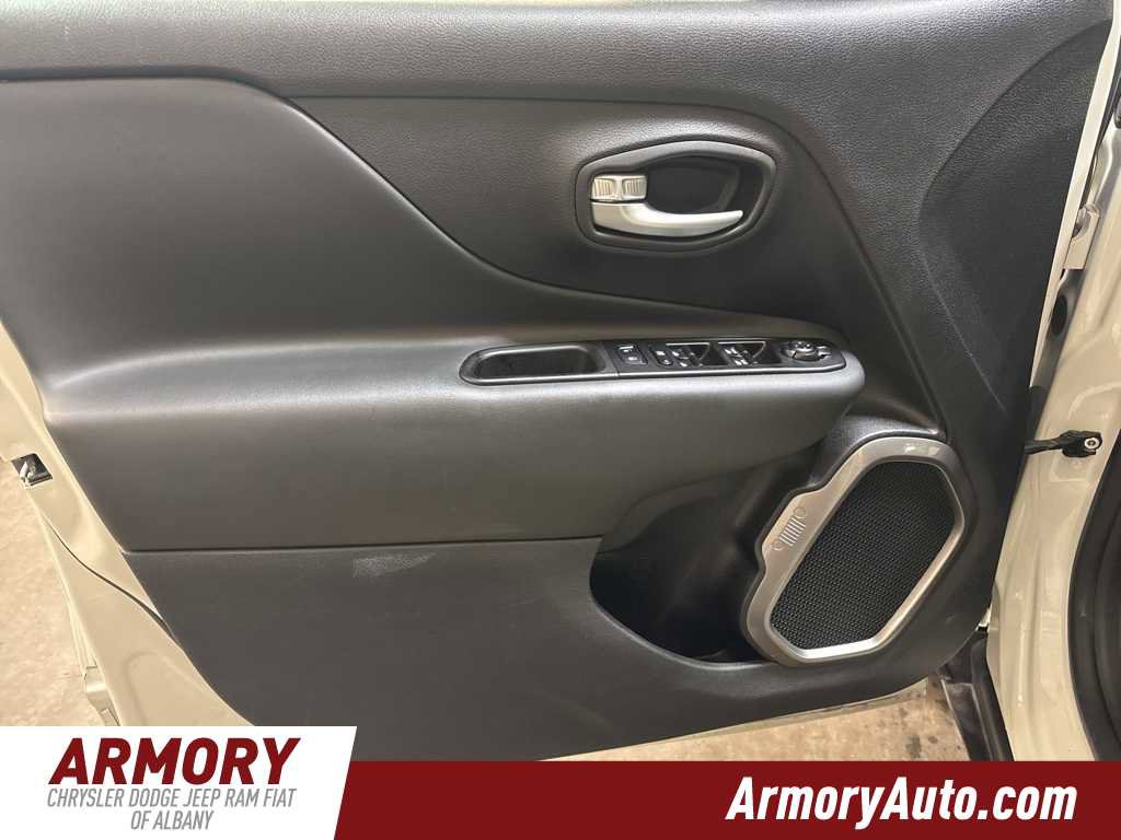 Used 2023 Jeep Renegade Latitude image 7