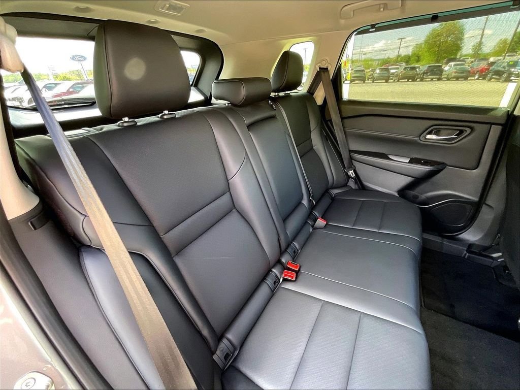 Used 2025 Nissan Rogue SV w/ SV Premium Package AWD/4WD image 15