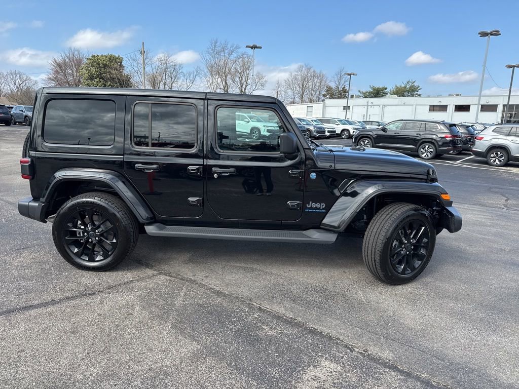 Used 2025 Jeep Wrangler Unlimited Sahara image 2