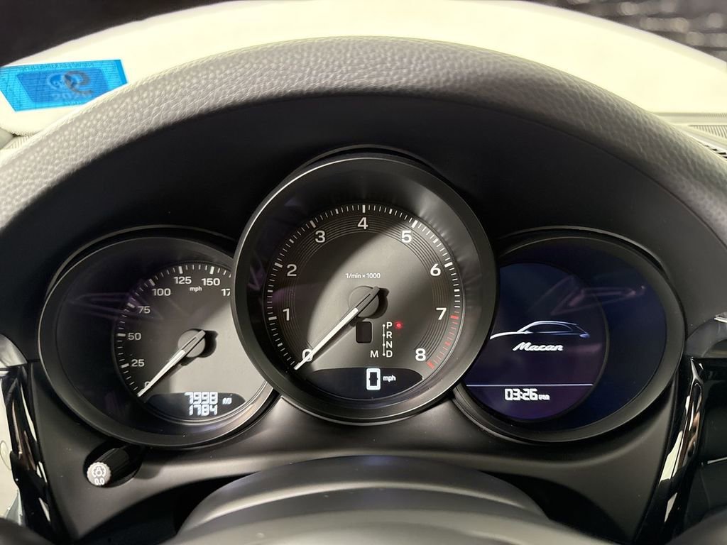 Certified 2025 Porsche Macan image 37