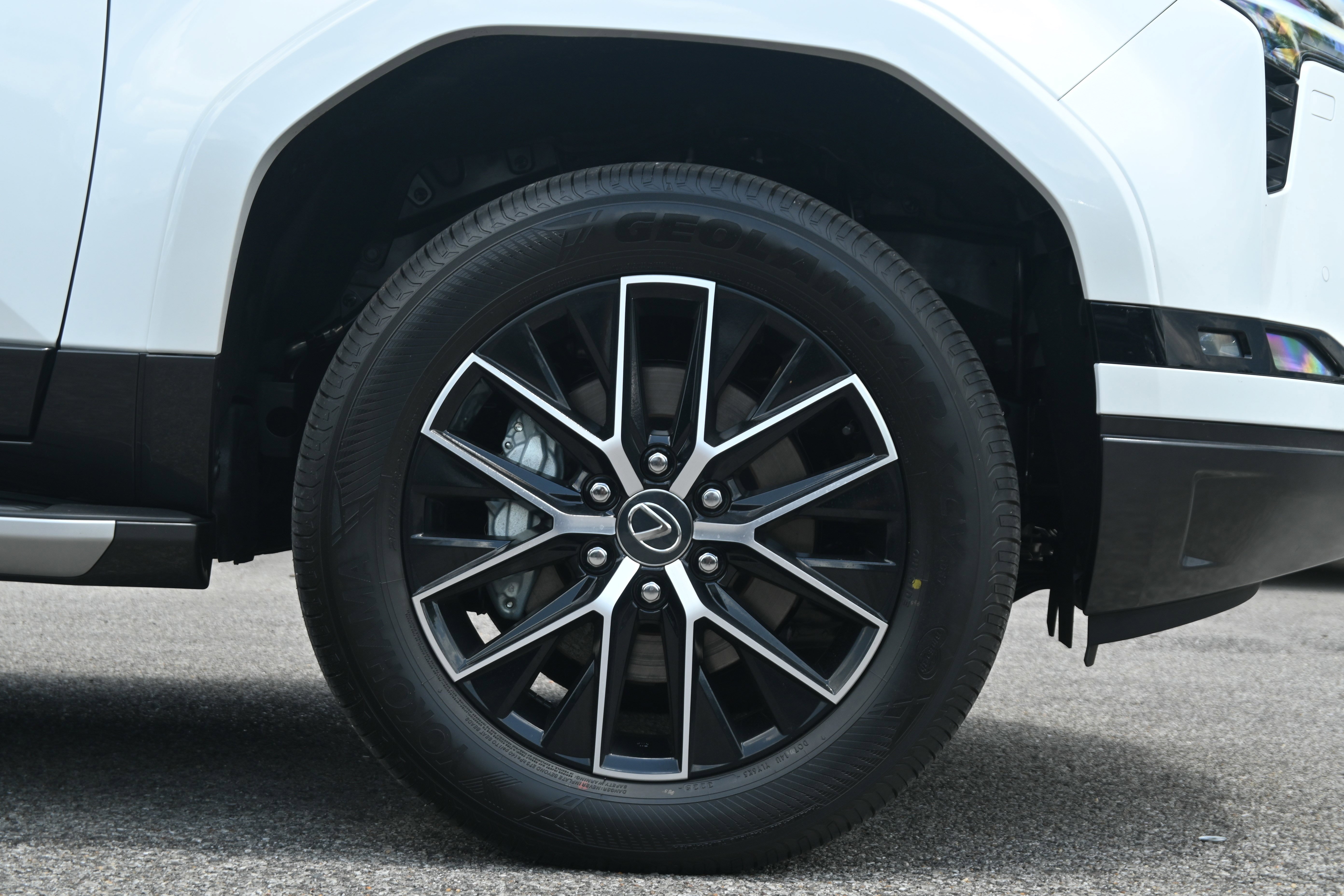 Used 2026 Lexus GX 550 w/ Cold Area Package AWD/4WD image 13