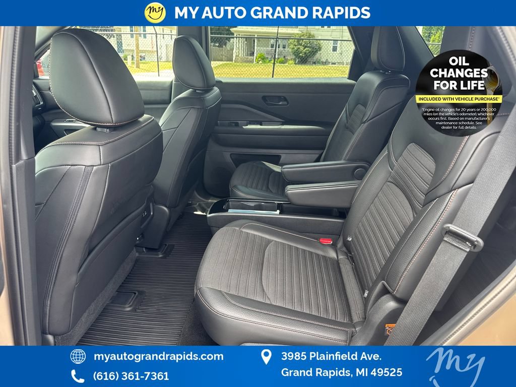 Used 2024 Nissan Pathfinder Rock Creek AWD/4WD image 33